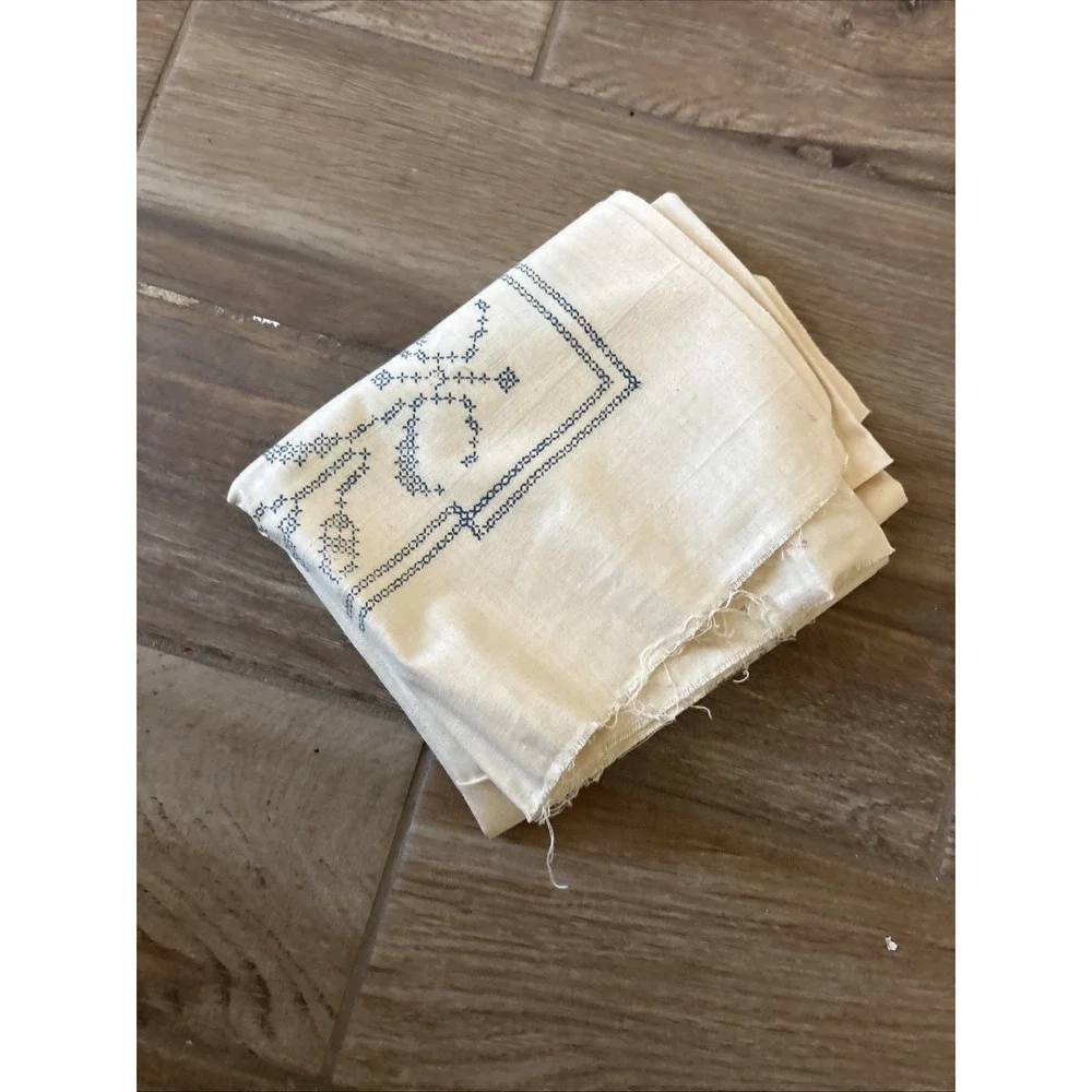 Vtg Embroidery Blue Cross Stitch Muslin Table Cream Cloth  55